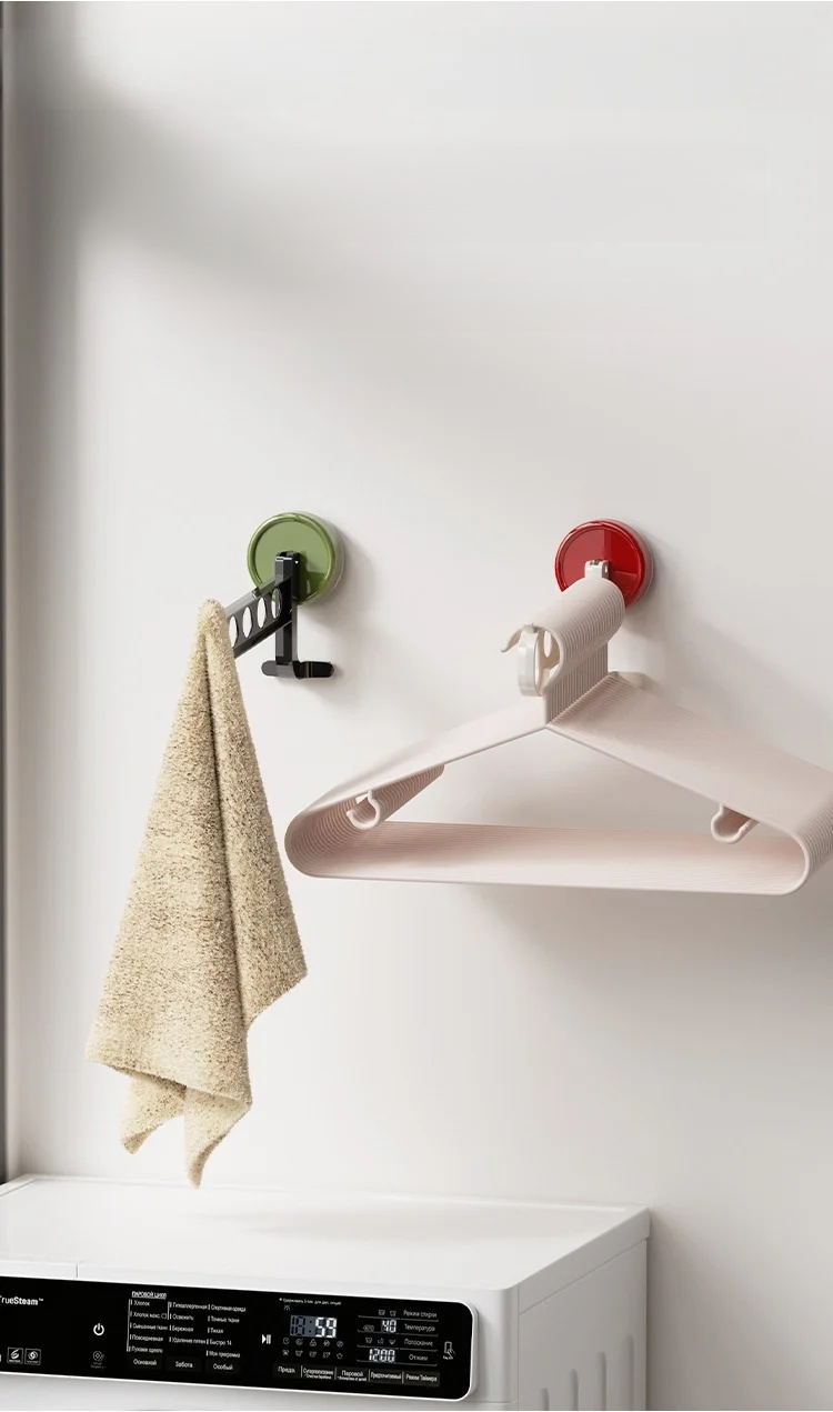 여행 중 옷걸이로 활용하는 방수 행거