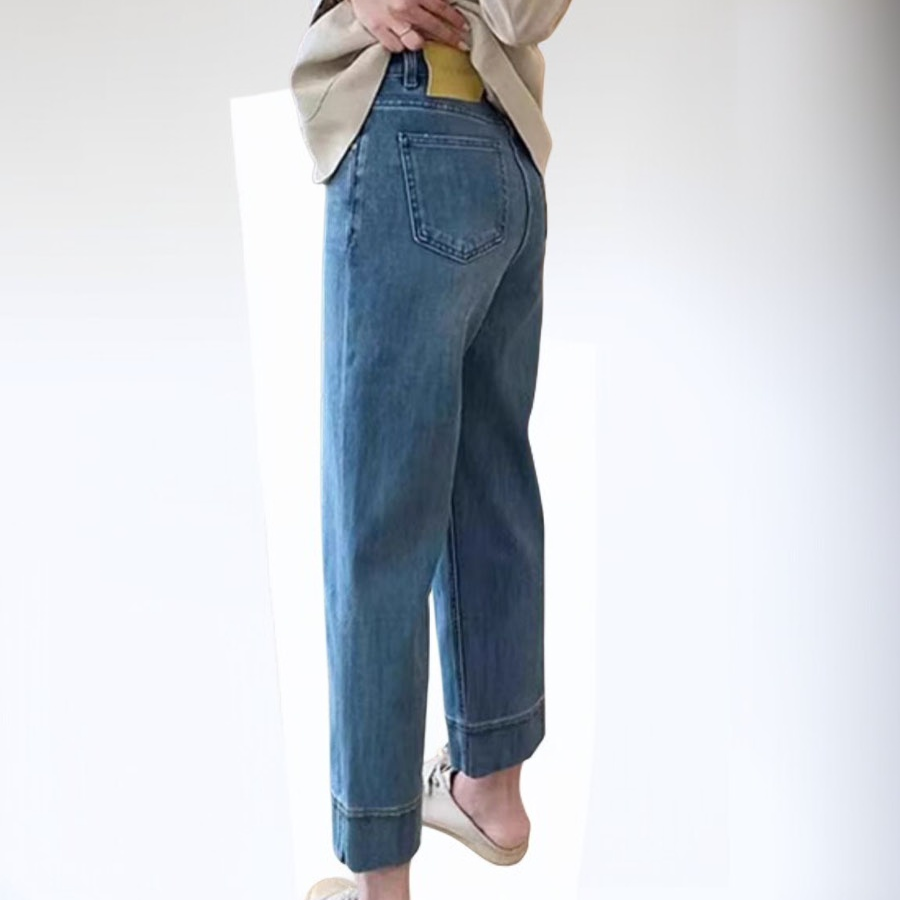 細身でハイウエスト、スリムに見えるストレートレッグワイドレッグパンツ