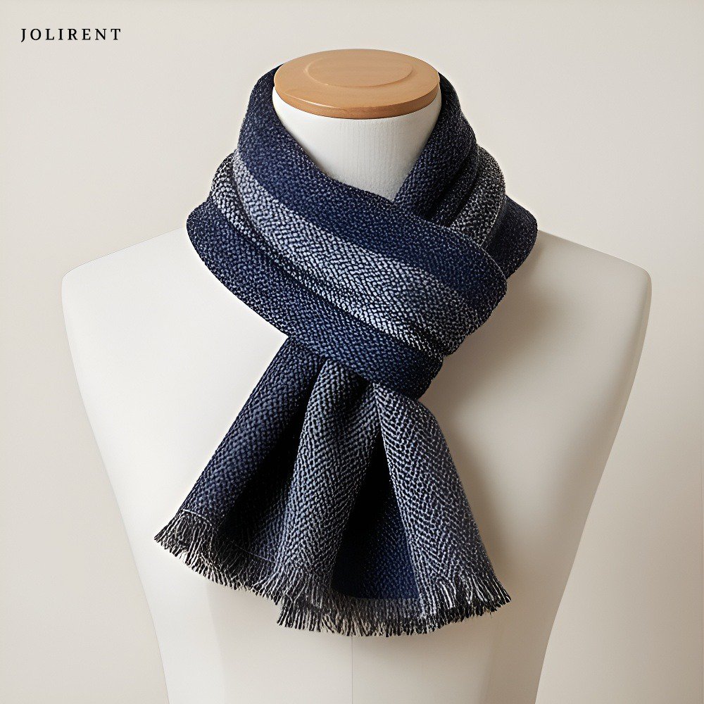 따뜻하고 두꺼운 캐시미어 목도리 클로즈업