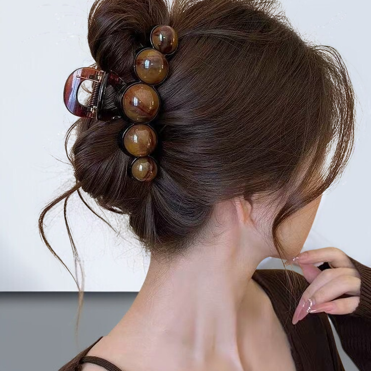 Chic hair accessory for seasonal outfits