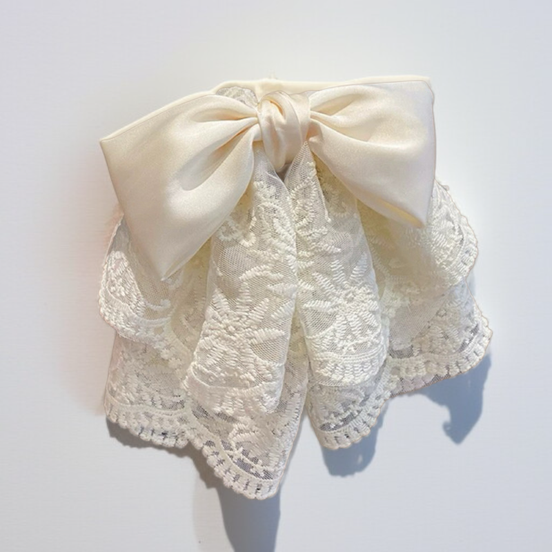 時尚蕾絲髮夾搭配日常穿搭