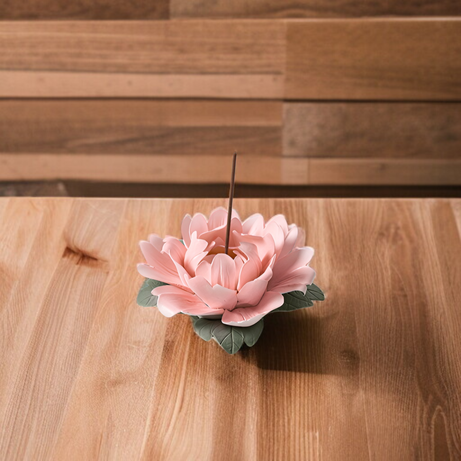 손으로 도자기를 빚고 모란꽃 향기를 꽂다