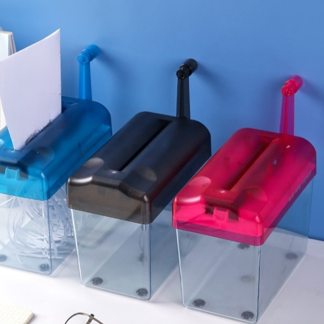 Mini manual paper shredder