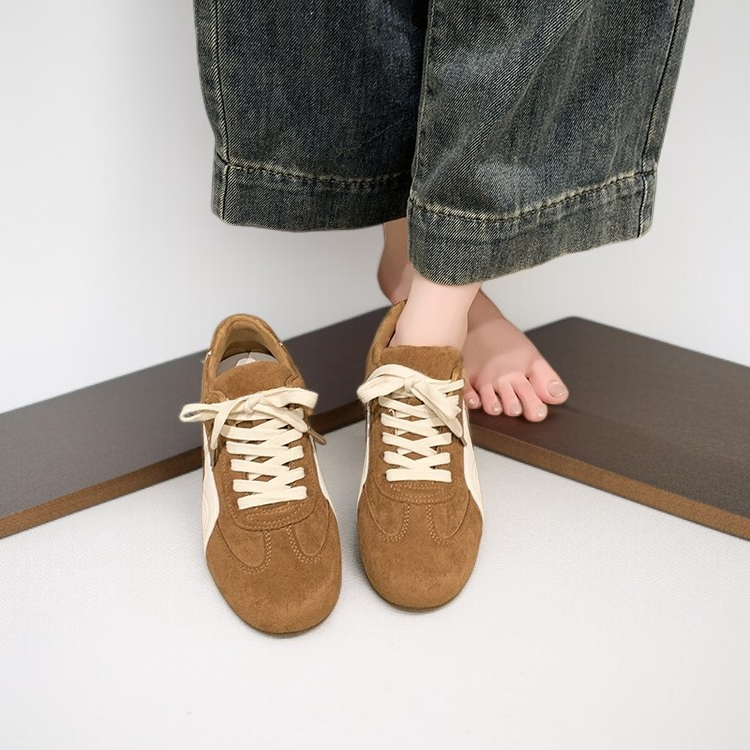 데일리룩에 어울리는 레이스업 캐주얼 신발