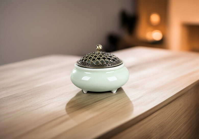 전통 도자기 향로 윗면 모습