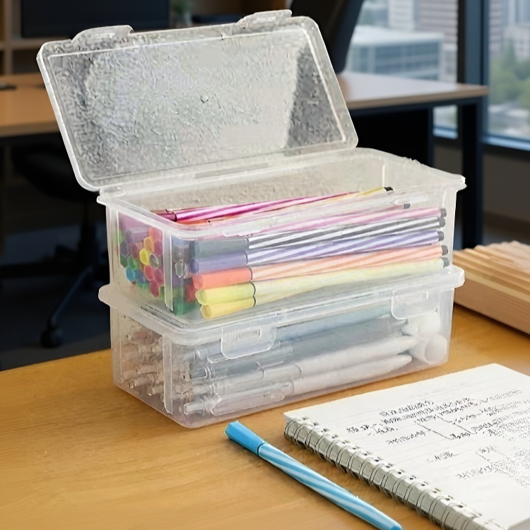 필통 뚜껑을 연 모습과 내부 공간