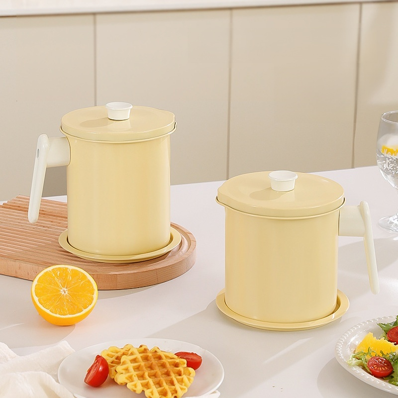 Large capacity kitchen oil bottle