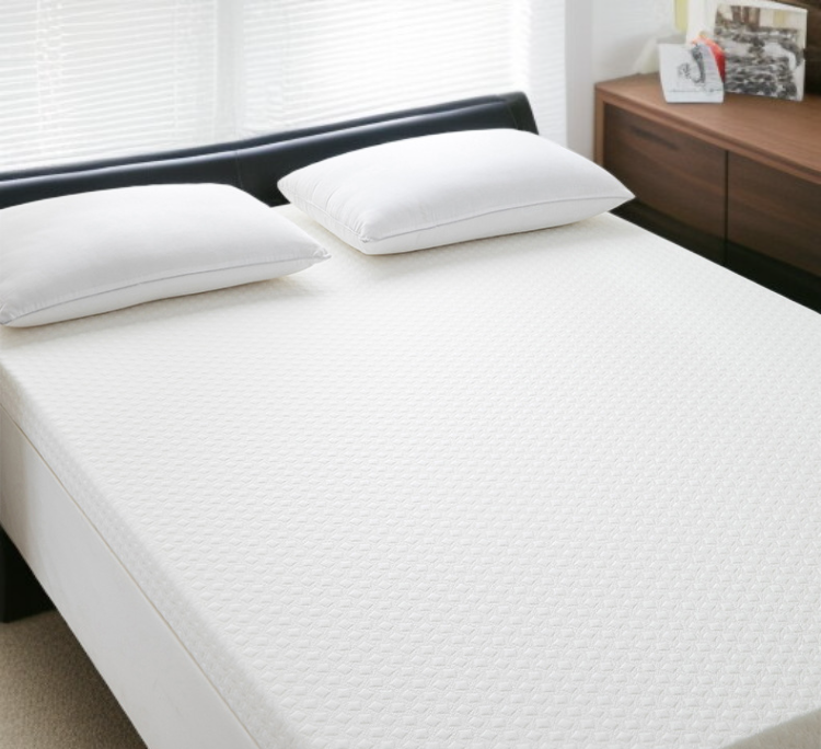 ホテルルームに設置された低反発マットレス