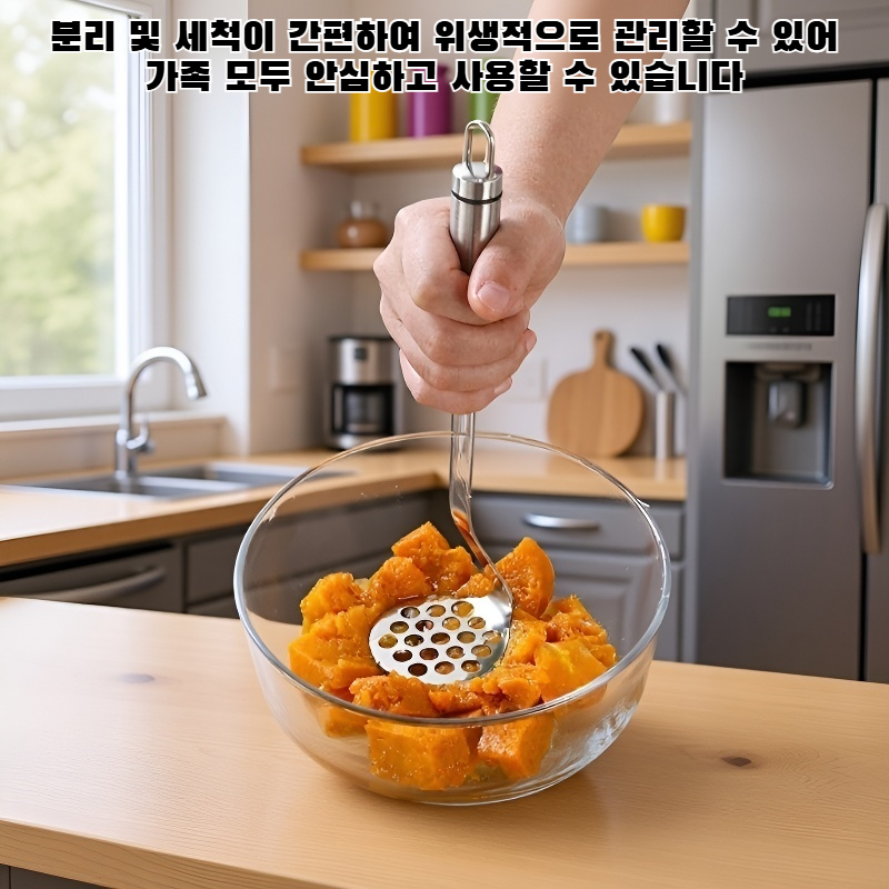 과일 압착기로 신선한 오렌지 주스 추출