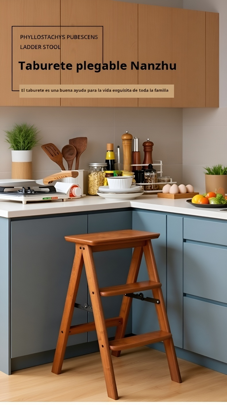 Taburete alto de cocina plegable en uso junto a una barra