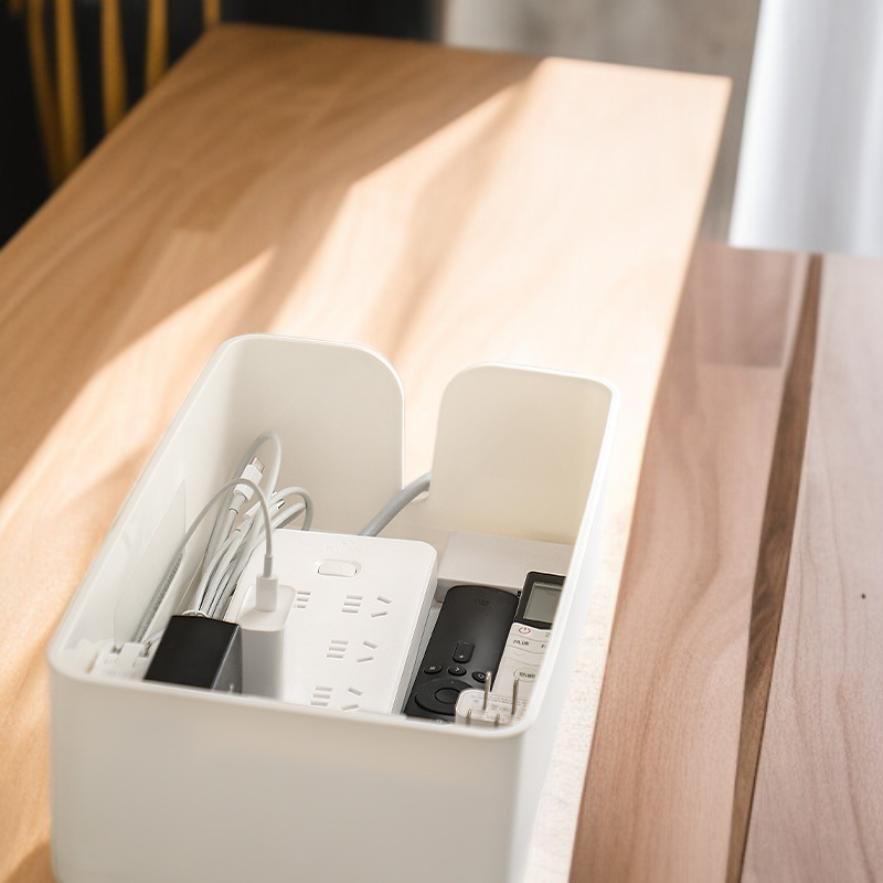 Organizador de cables y enchufes para el hogar