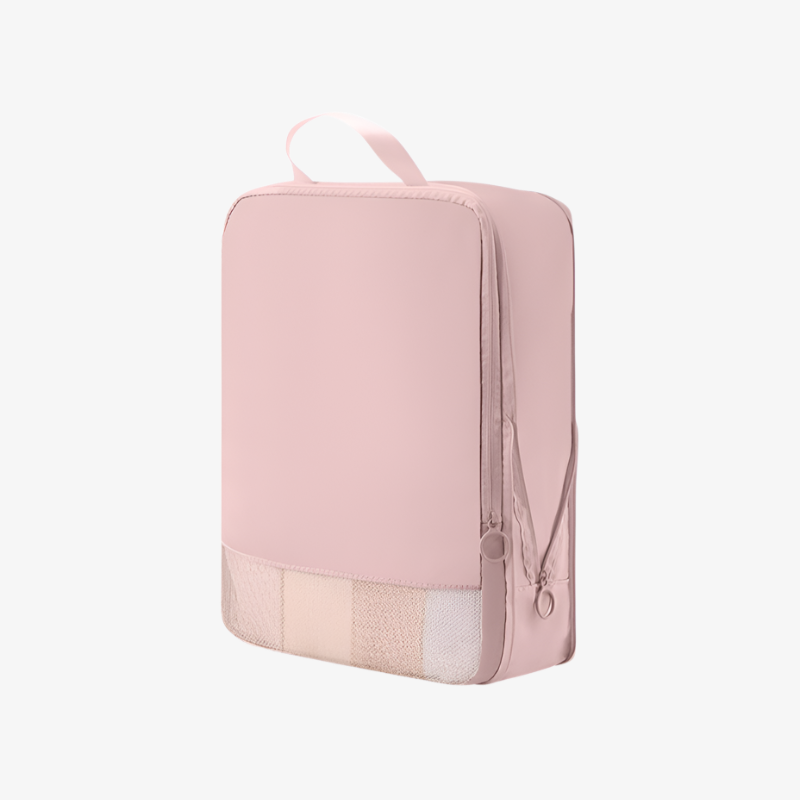 Bolsas de viaje de compresión llenas y vacías para comparación