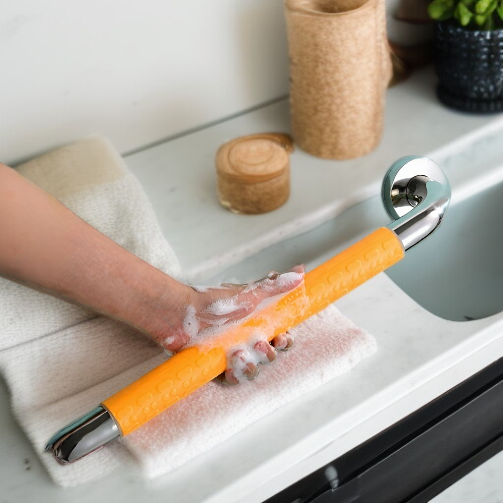 화장실에 노인을 위한 안전 손잡이 설치