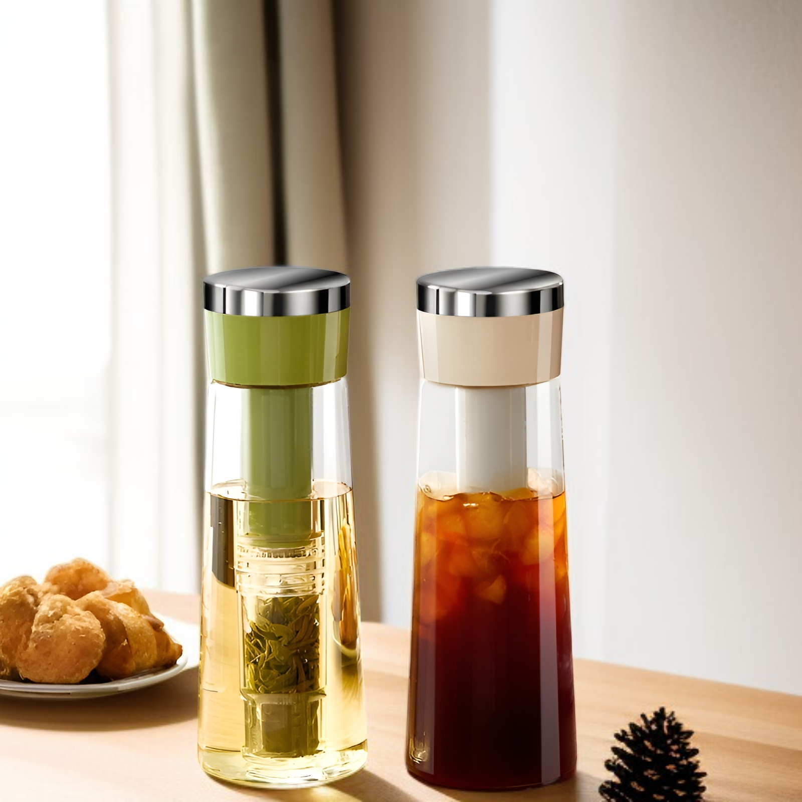 시원한 물을 담은 찬물 주전자