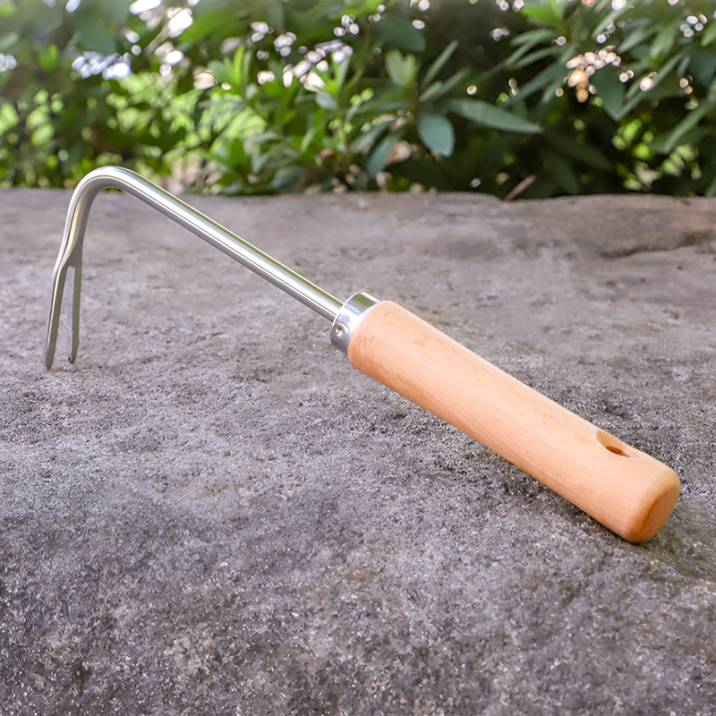木製ハンドルの除草機