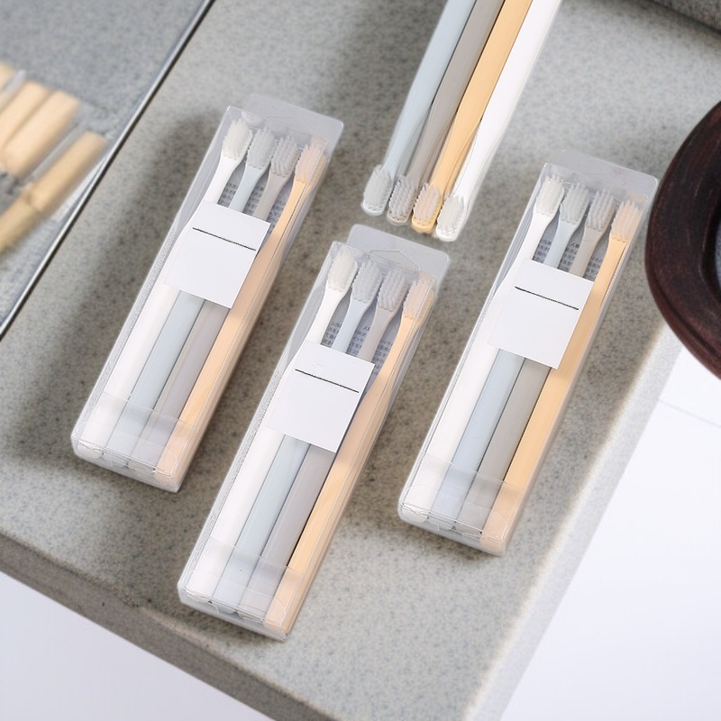 머리가 작고 부드러운 칫솔모를 가진 칫솔