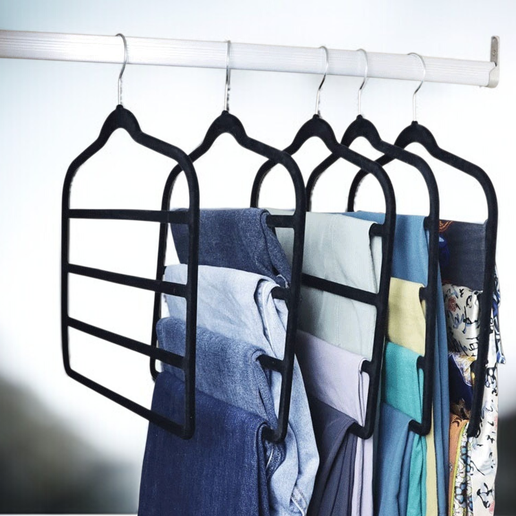 滑り止め付きパンツハンガーで衣類がずれ落ちない