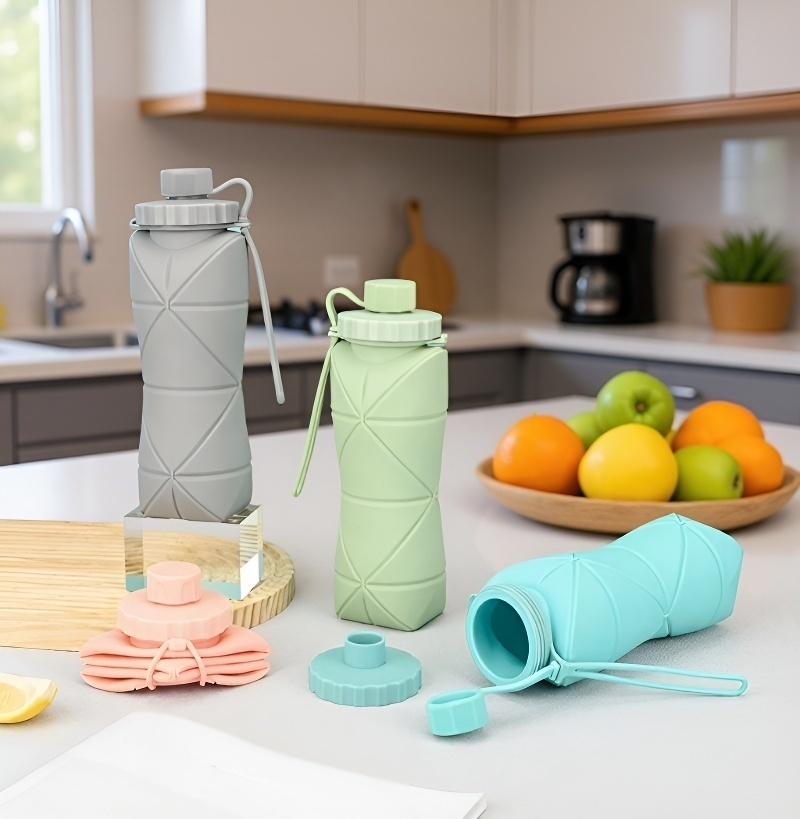 가방에 넣기 쉬운 접이식 물병