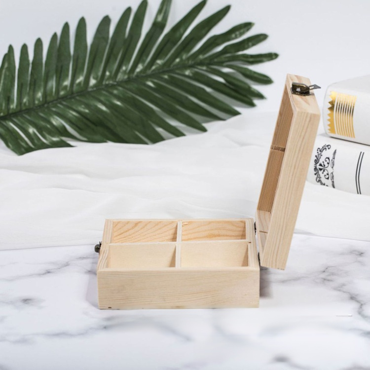 4つの仕切りがある収納ボックス