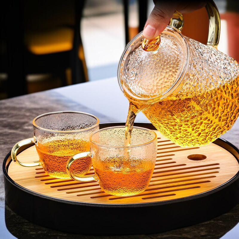 ハンマーガラス製カップの透明感と高耐熱性