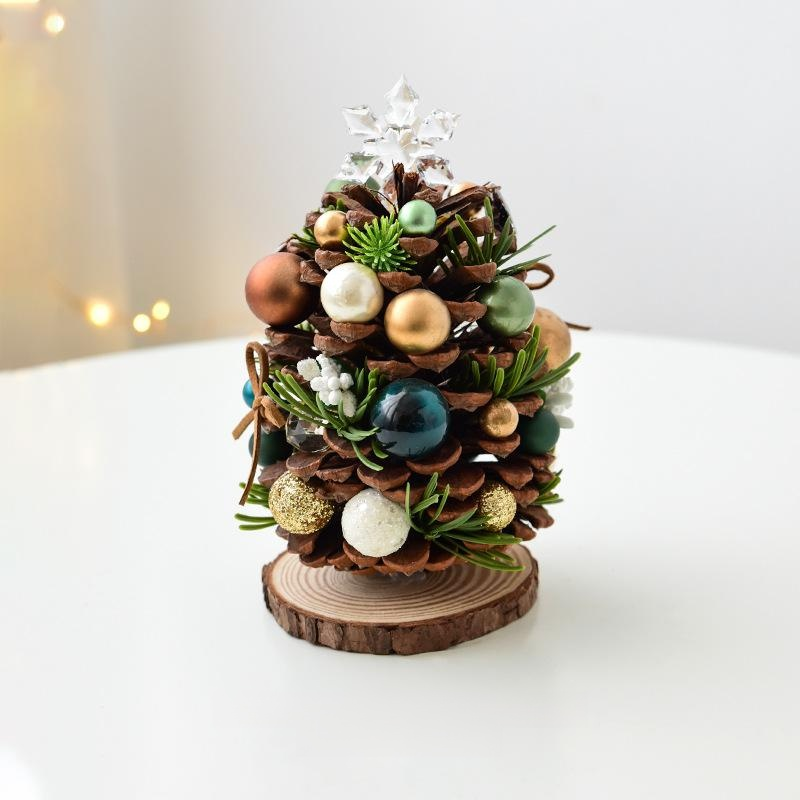 Adornos navideños de piñas