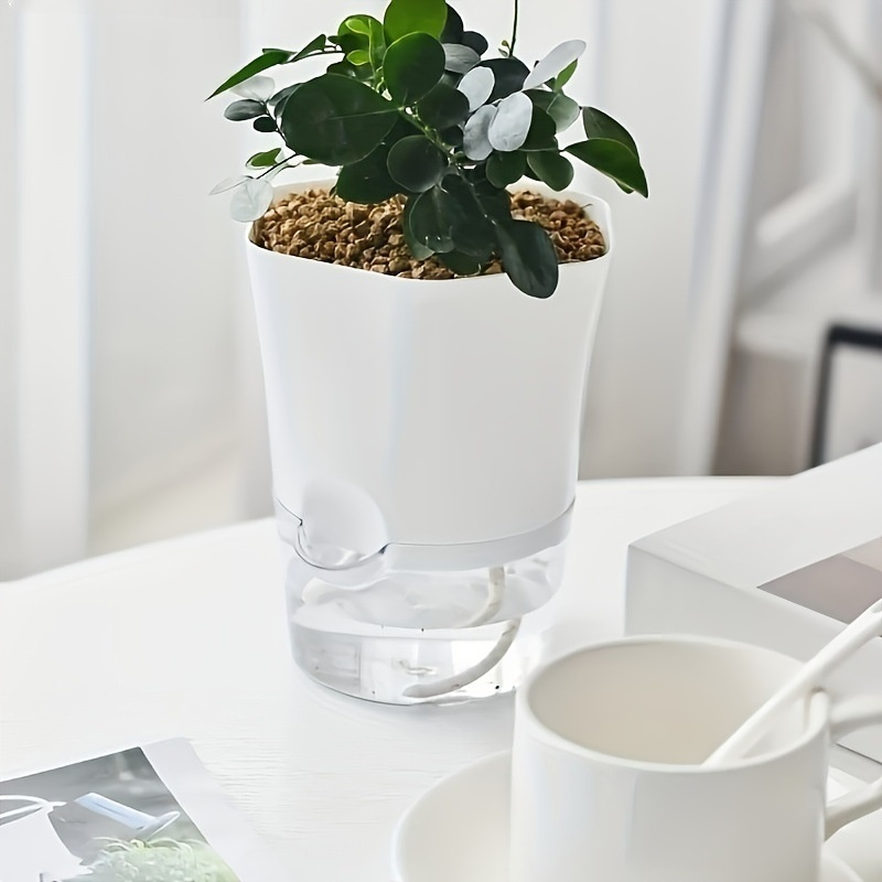Minimalistischer selbstbewässernder Blumentopf für den Innenbereich