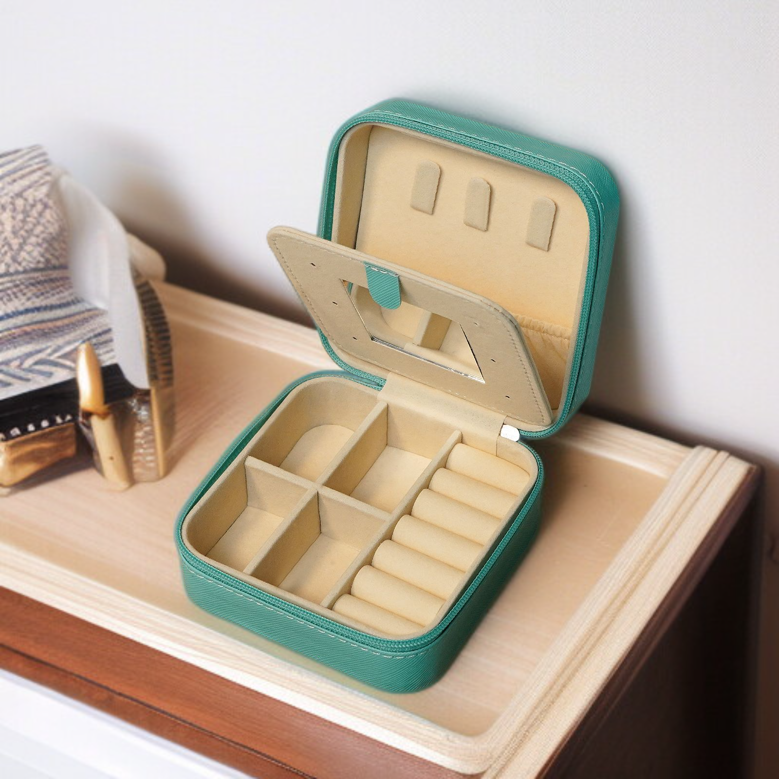 Portable mini jewelry box for travel