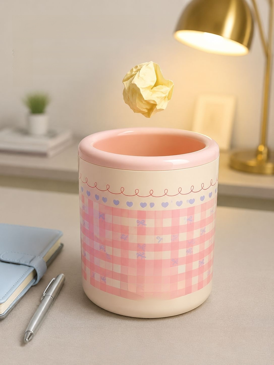Papelera de escritorio compacta