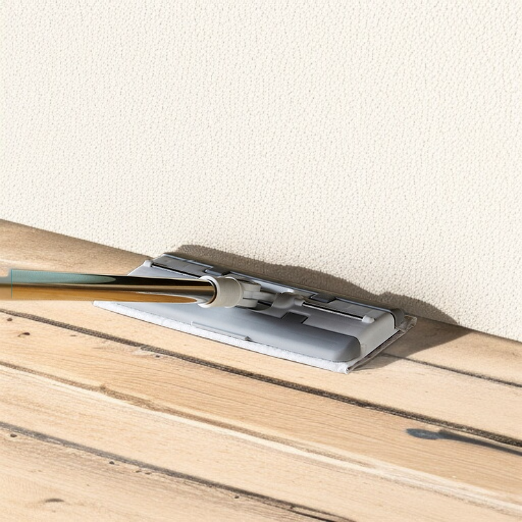 レイジーモップで床掃除をしている様子