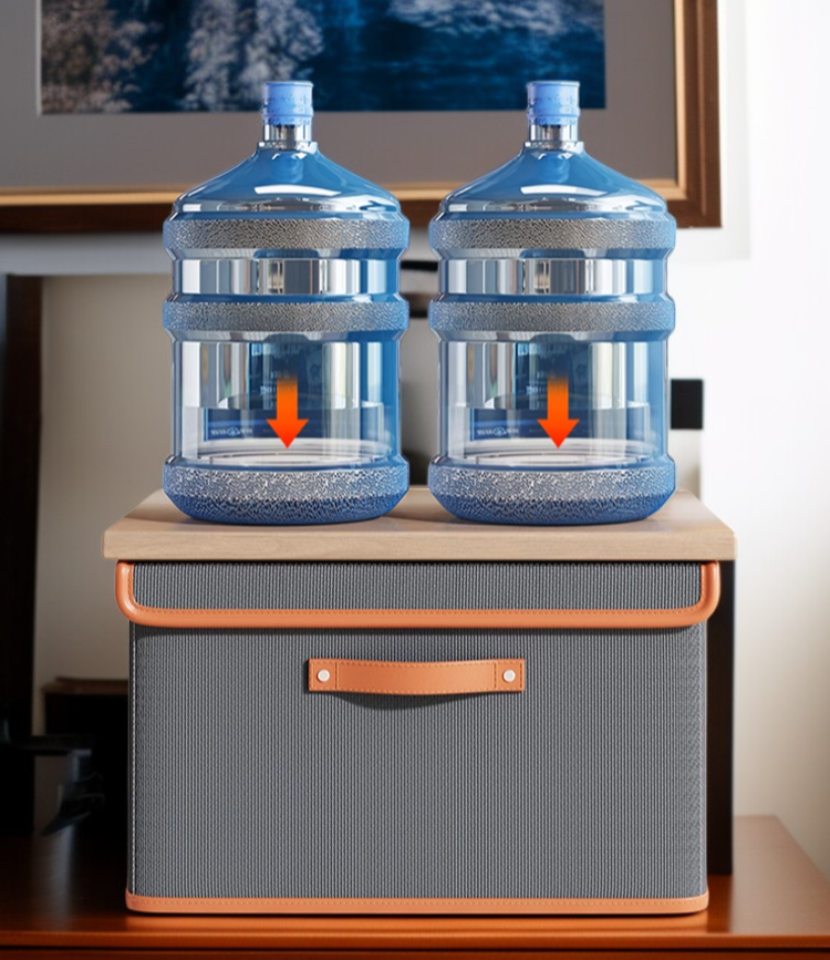 옷장 속에 정리된 라지 수납함 모습