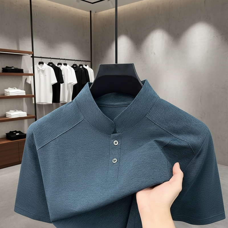 スタンドカラーの半袖Tシャツ（メンズ）、ファッショナブルでトレンディ、ハンサム、無地、軽やかな高級感のあるメンズウェア。