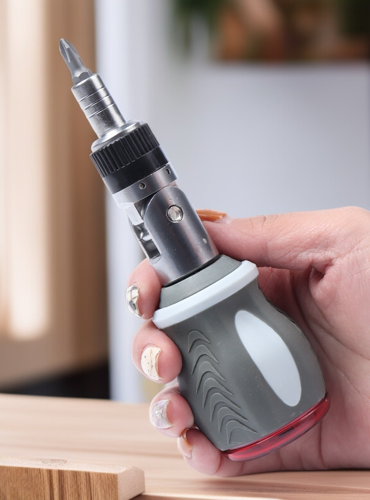 Schraubendreher mit verstellbarer Länge für verschiedene Aufgaben