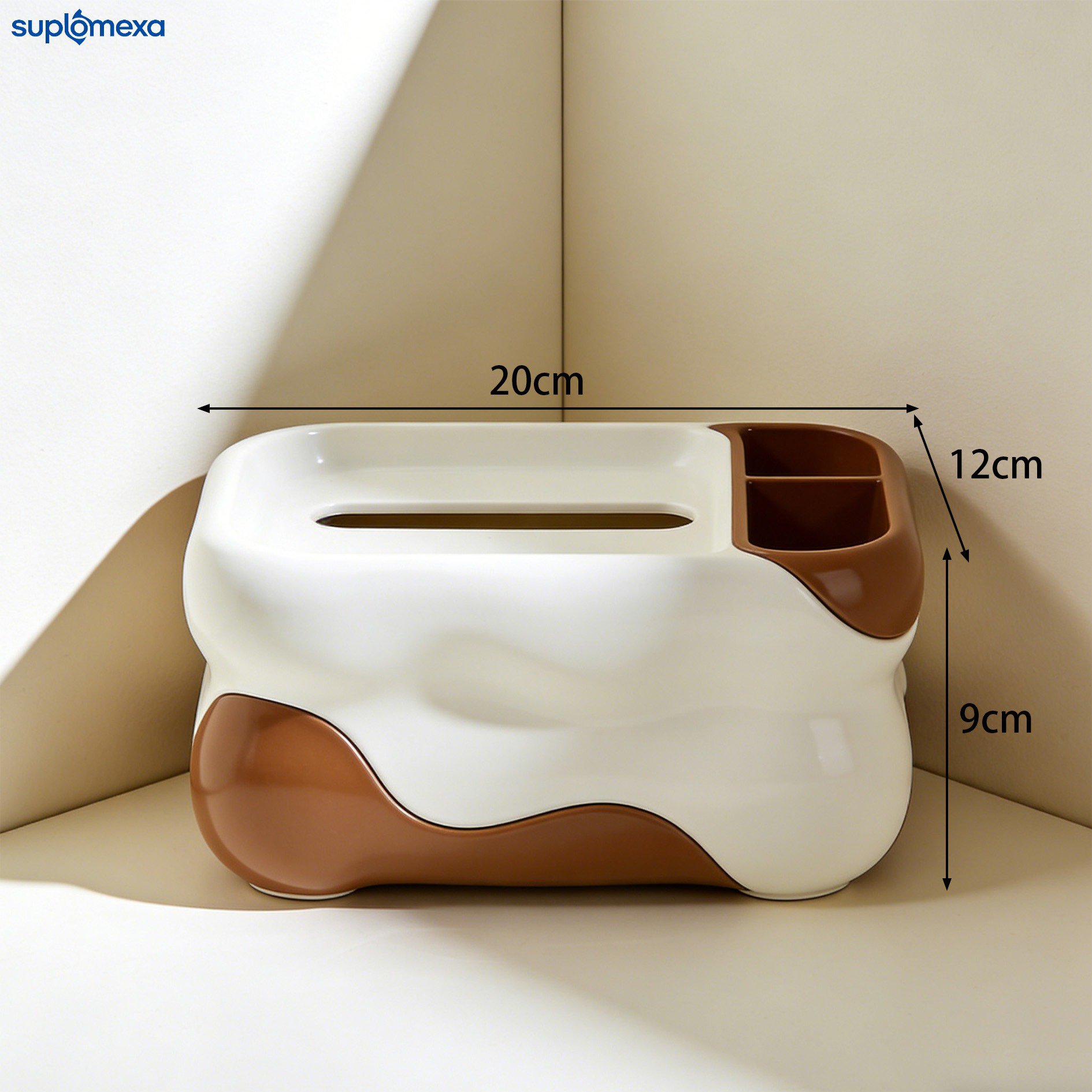 衣類や雑貨を整理する収納ボックス