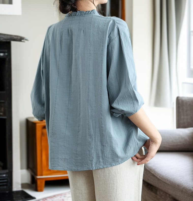 목이버섯 디자인이 돋보이는 셔츠 디테일