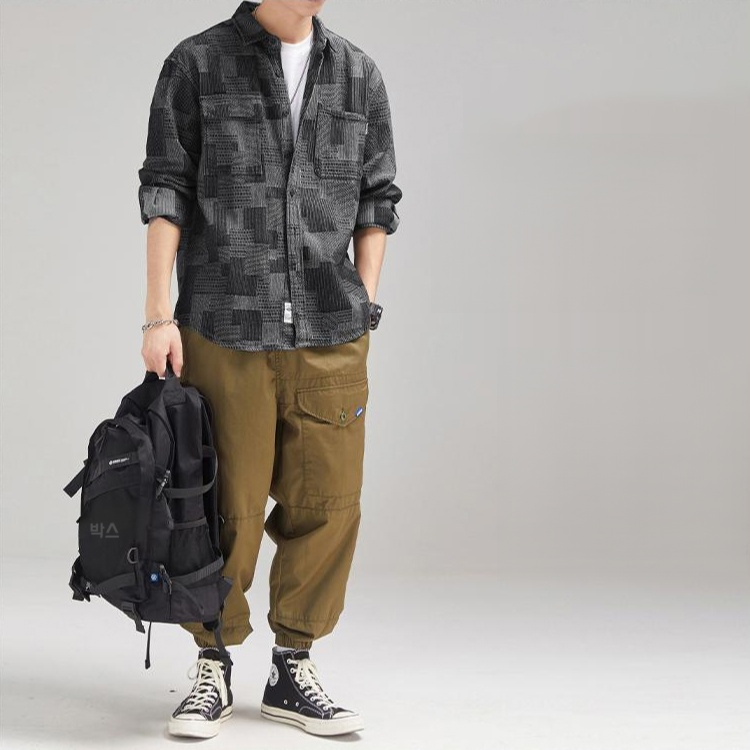 春コーデにぴったりのカーゴシャツ