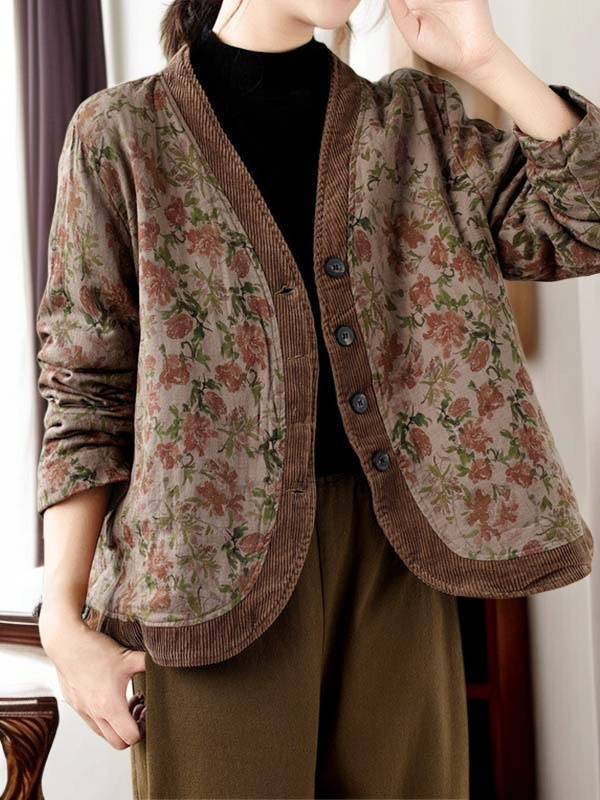 スタイリッシュな女性コートのフロントビュー