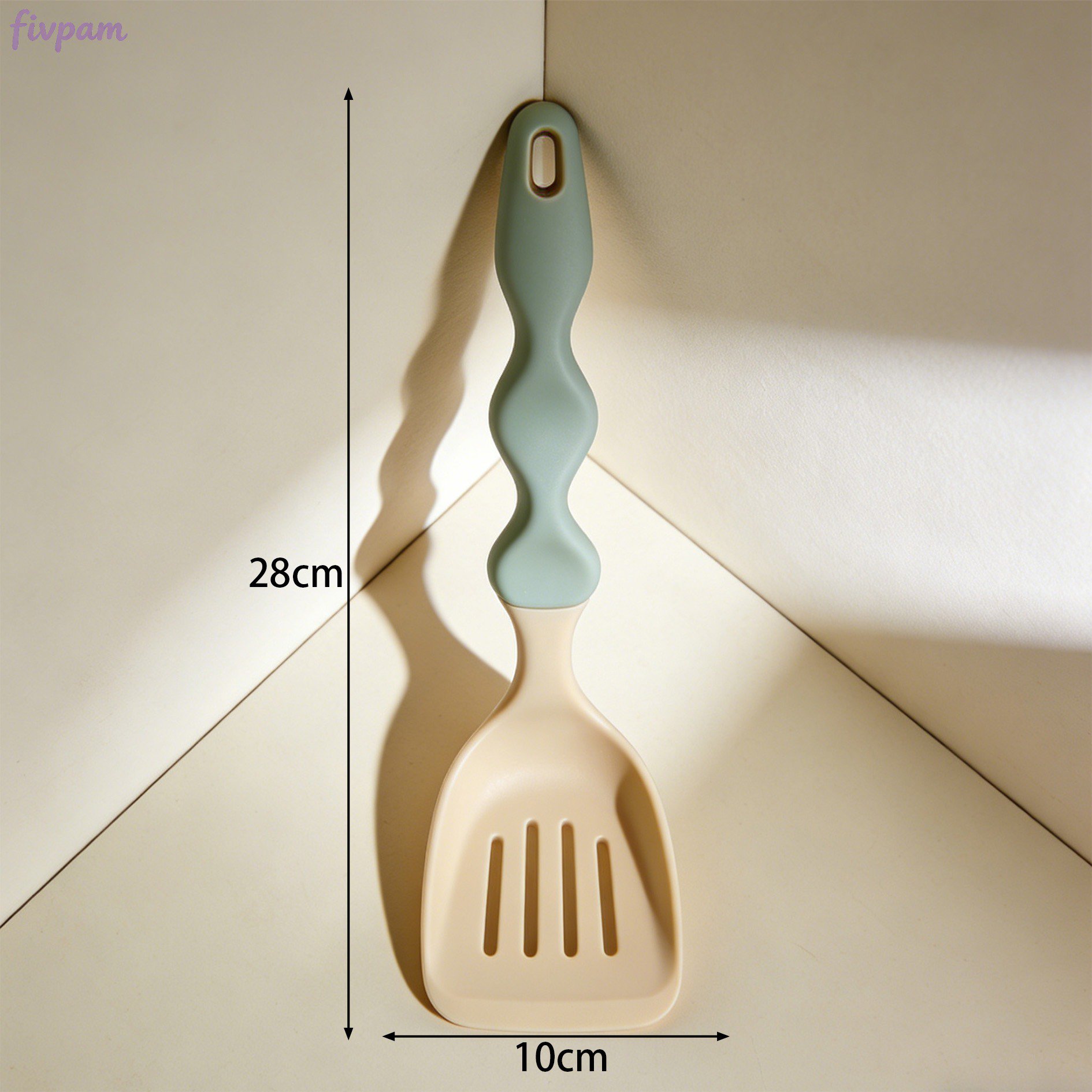 柔軟性のあるシリコンヘラの先端アップ