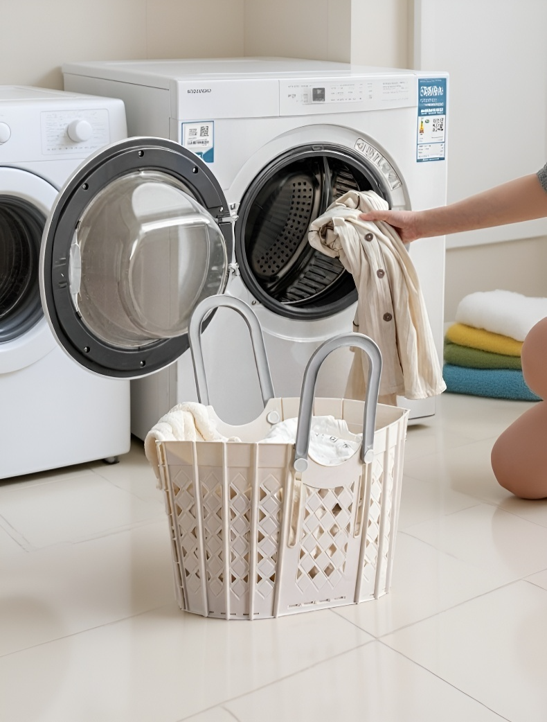 공간 절약형 빨래 바구니 사용 모습