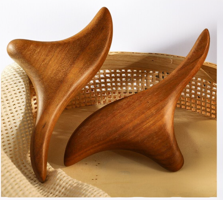 Zastosowanie masażera do stóp z drewna sandałowego w domowym spa