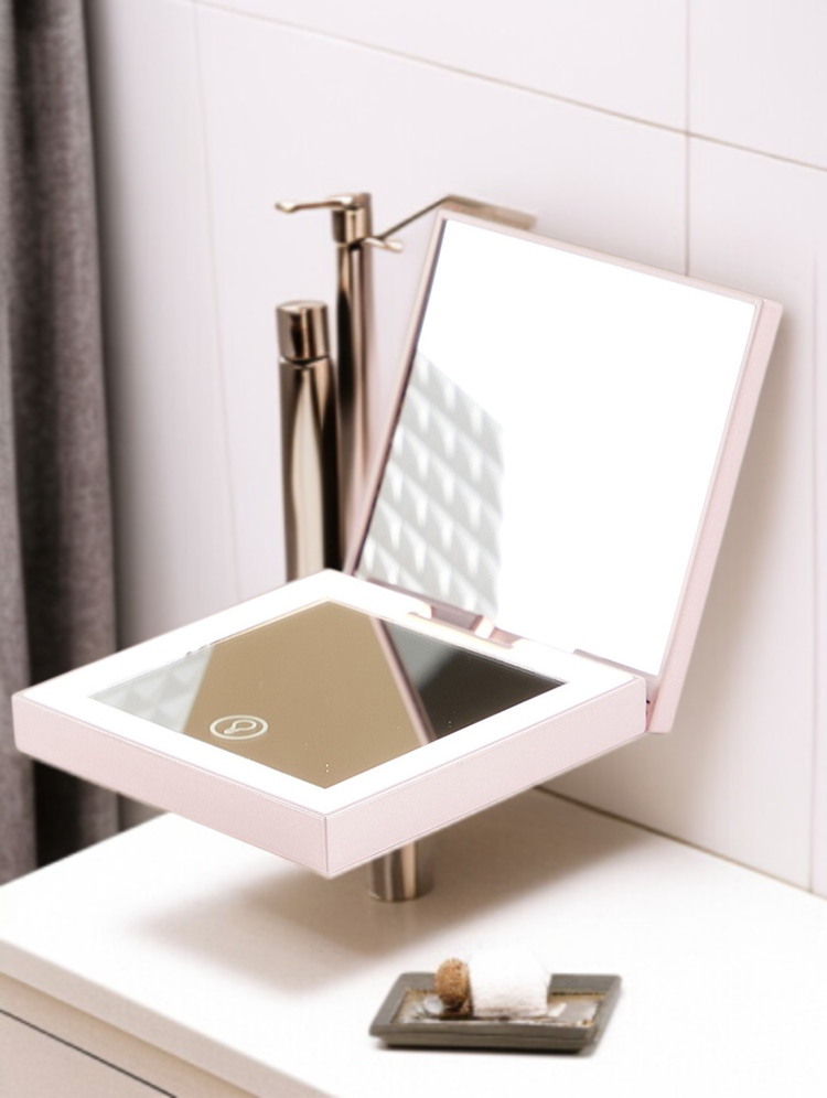 메이크업 중 LED 화장경 활용 장면