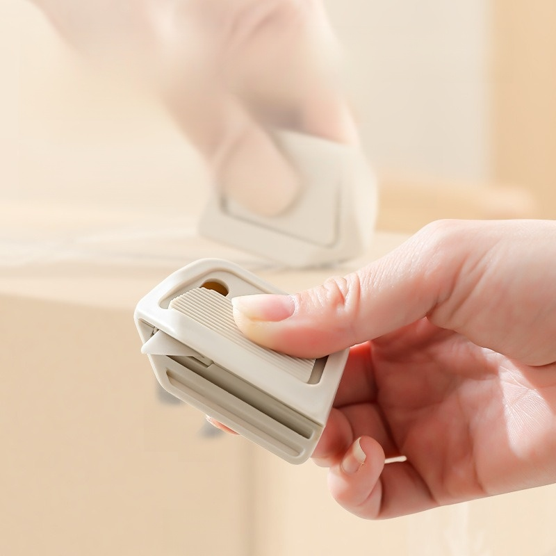 Auto-Retractable Safety Box Cutter