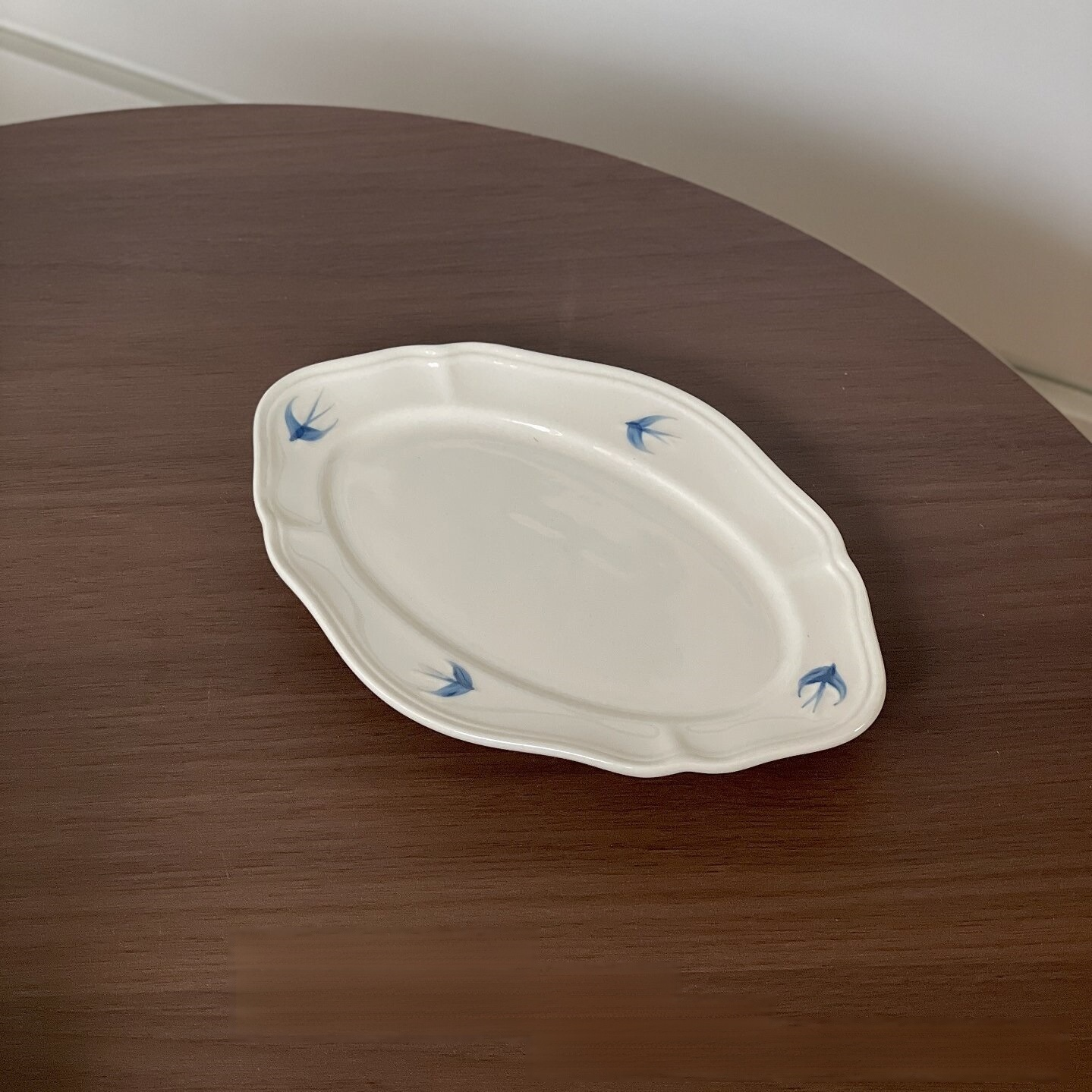 Plateau décoratif japonais fait main avec hirondelle en relief