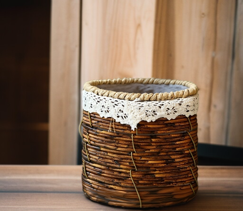 様々な花材が使われたフラワーバスケット