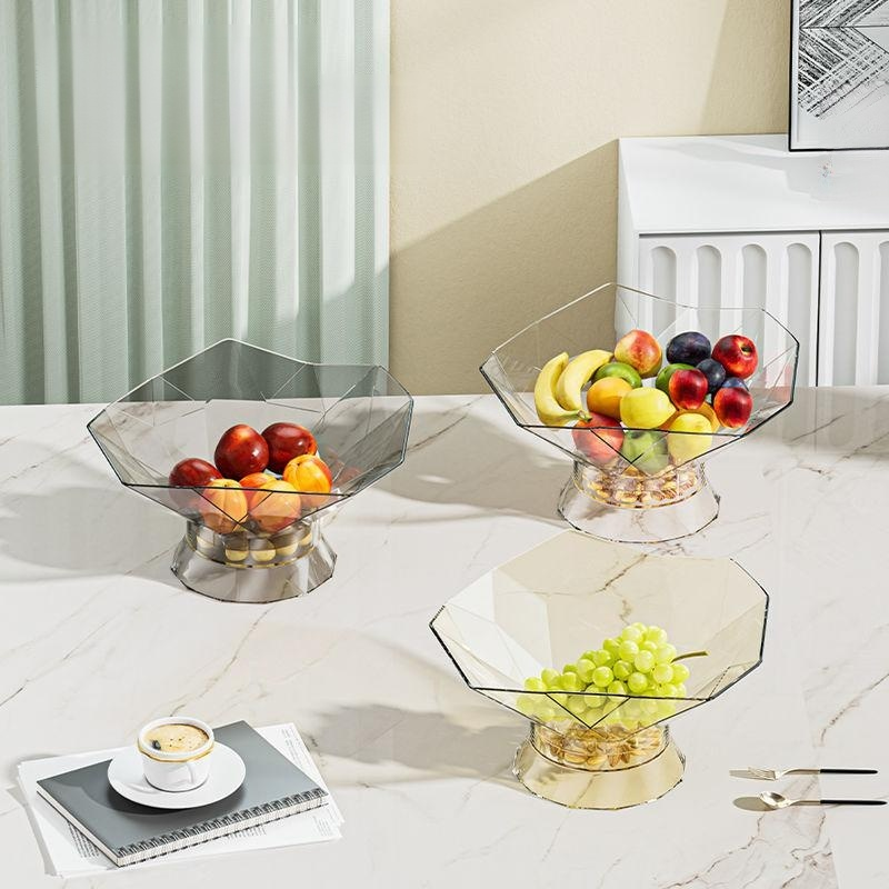 จานขนมและผลไม้ในห้องนั่งเล่น