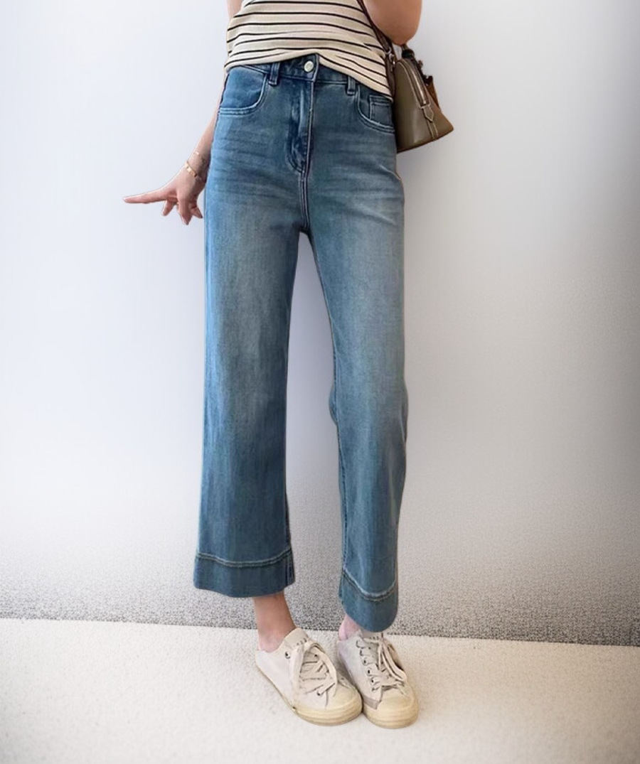 ストレートレッグシルエットのパンツディテール