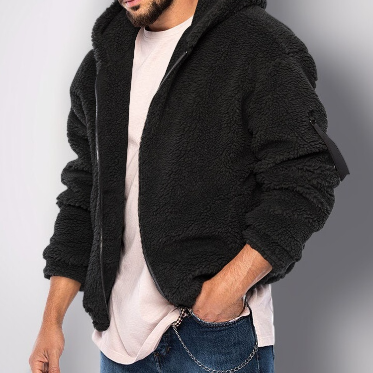 트렌디한 남성 후드 코트 스타일링 샷