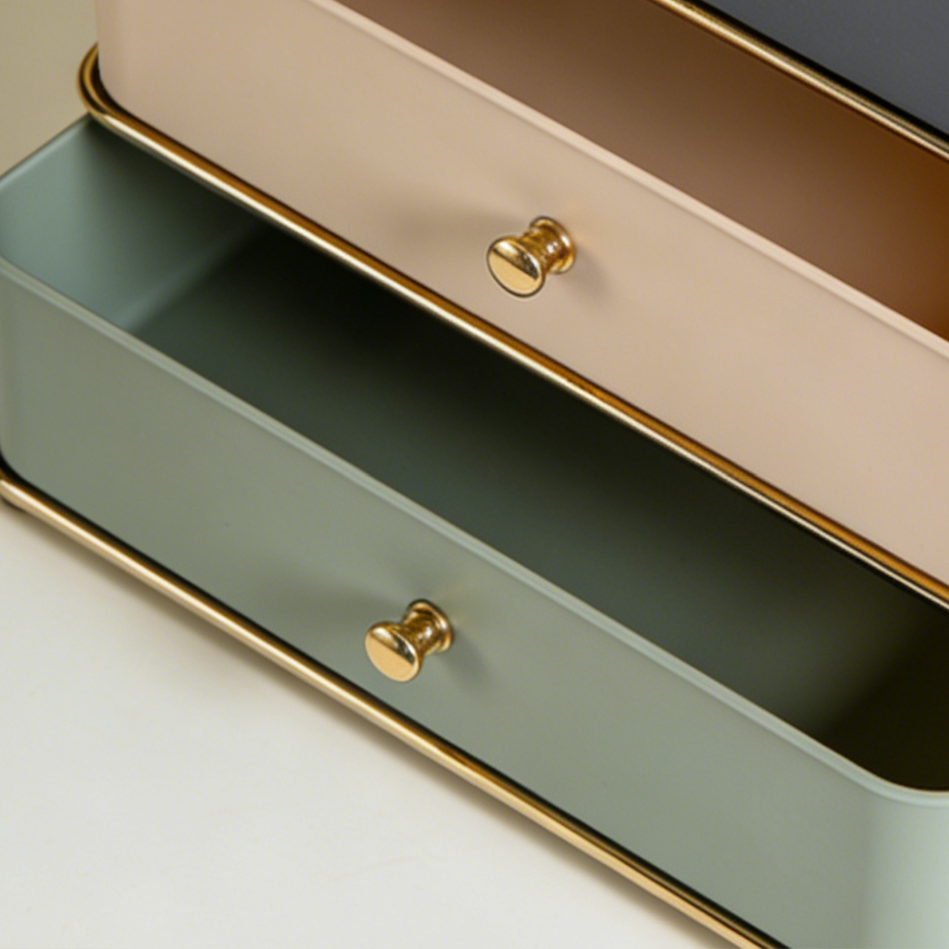 กล่องจัดระเบียบบนโต๊ะ