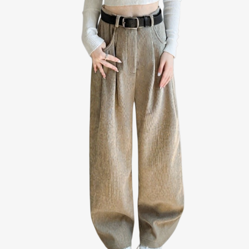 따뜻한 기모 안감이 보이는 바지 클로즈업