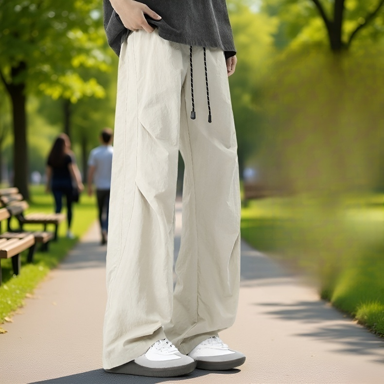 실용적인 포켓이 돋보이는 남자 카고 바지