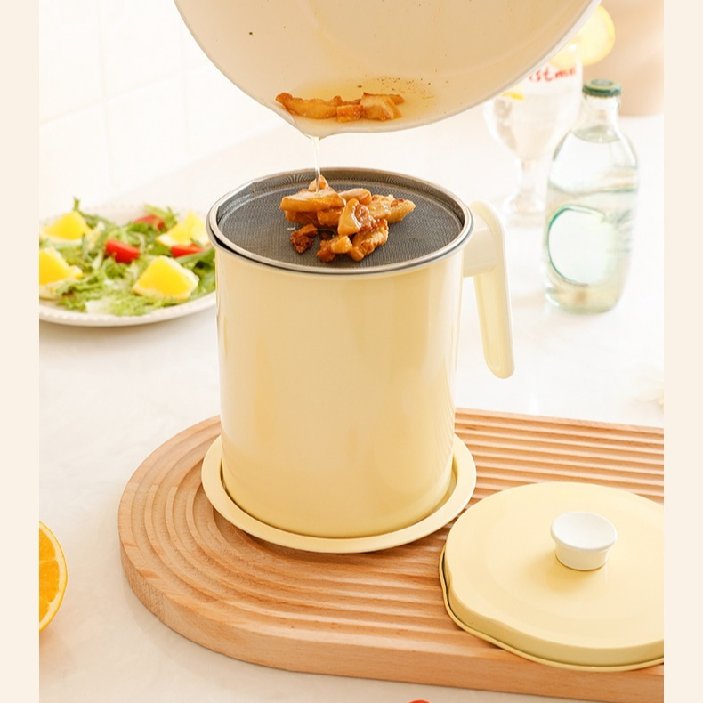 Large capacity kitchen oil bottle